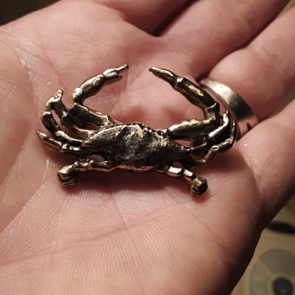 Crab pin - Picture 1 of 2